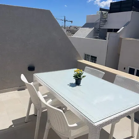 Lovely Three Bedroom Penthouse * San Gwann