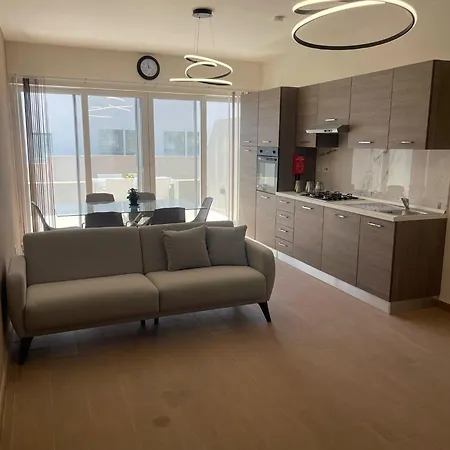 Lovely Three Bedroom Penthouse San Gwann