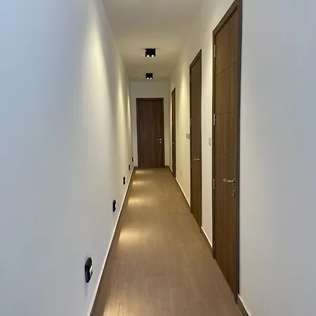 Apartment Lovely Three Bedroom Penthouse