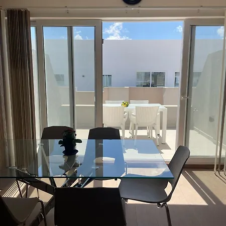 Apartment Lovely Three Bedroom Penthouse